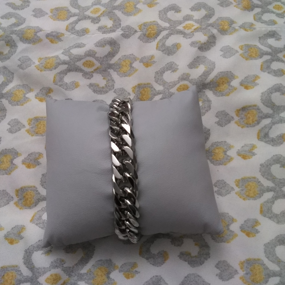 Stainless steel bracelet for men or woman.